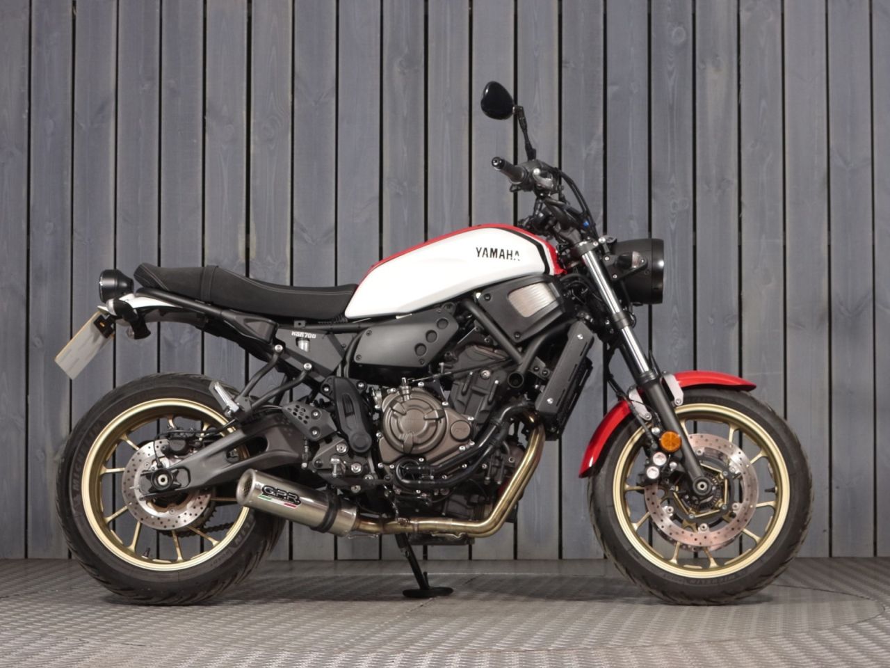 YAMAHA XSR700
