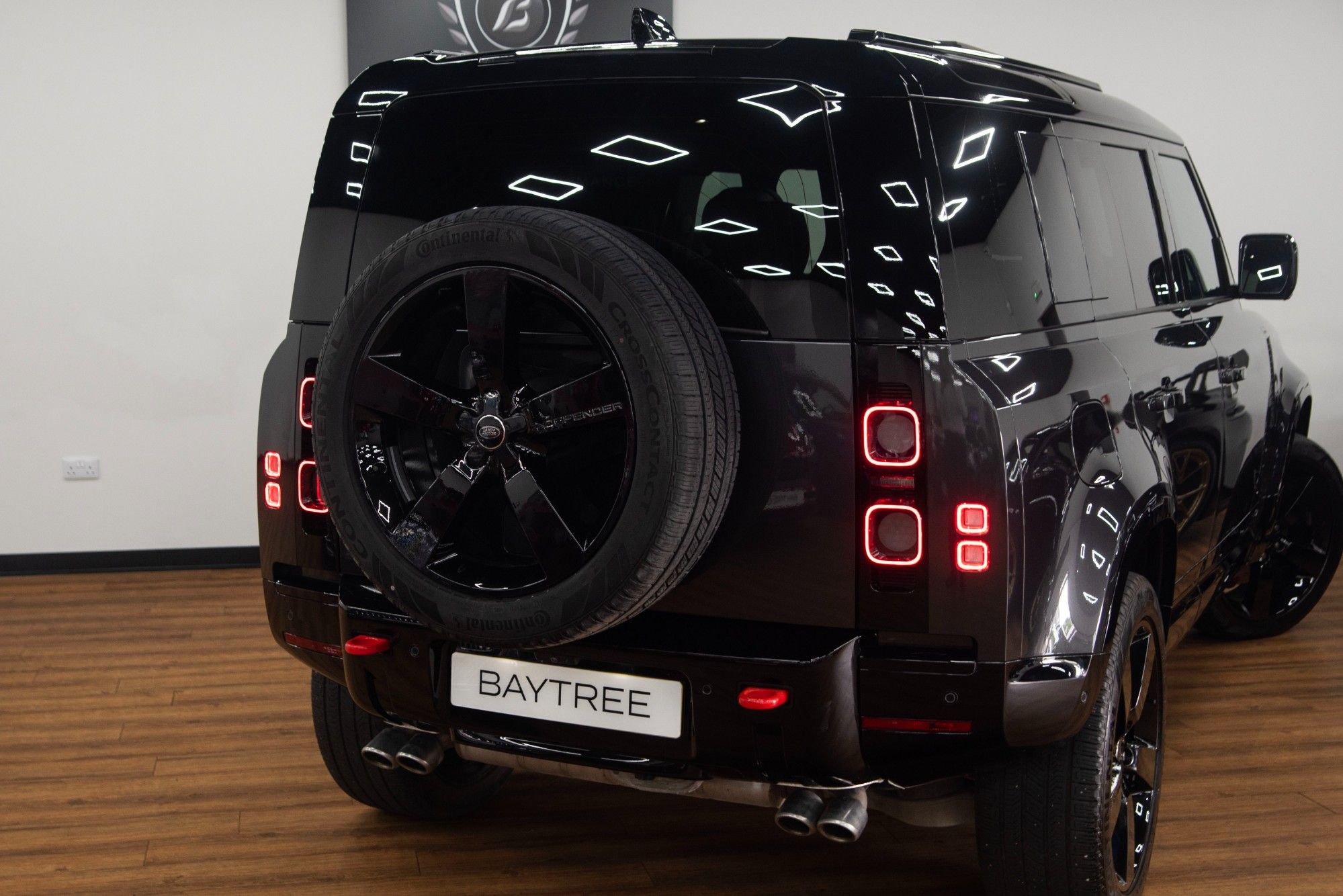 USED 2025 25 LAND ROVER DEFENDER 110 5.0 P425 V8 X SUV 5dr Petrol Auto 4WD Euro 6 (s/s) (425 ps) 