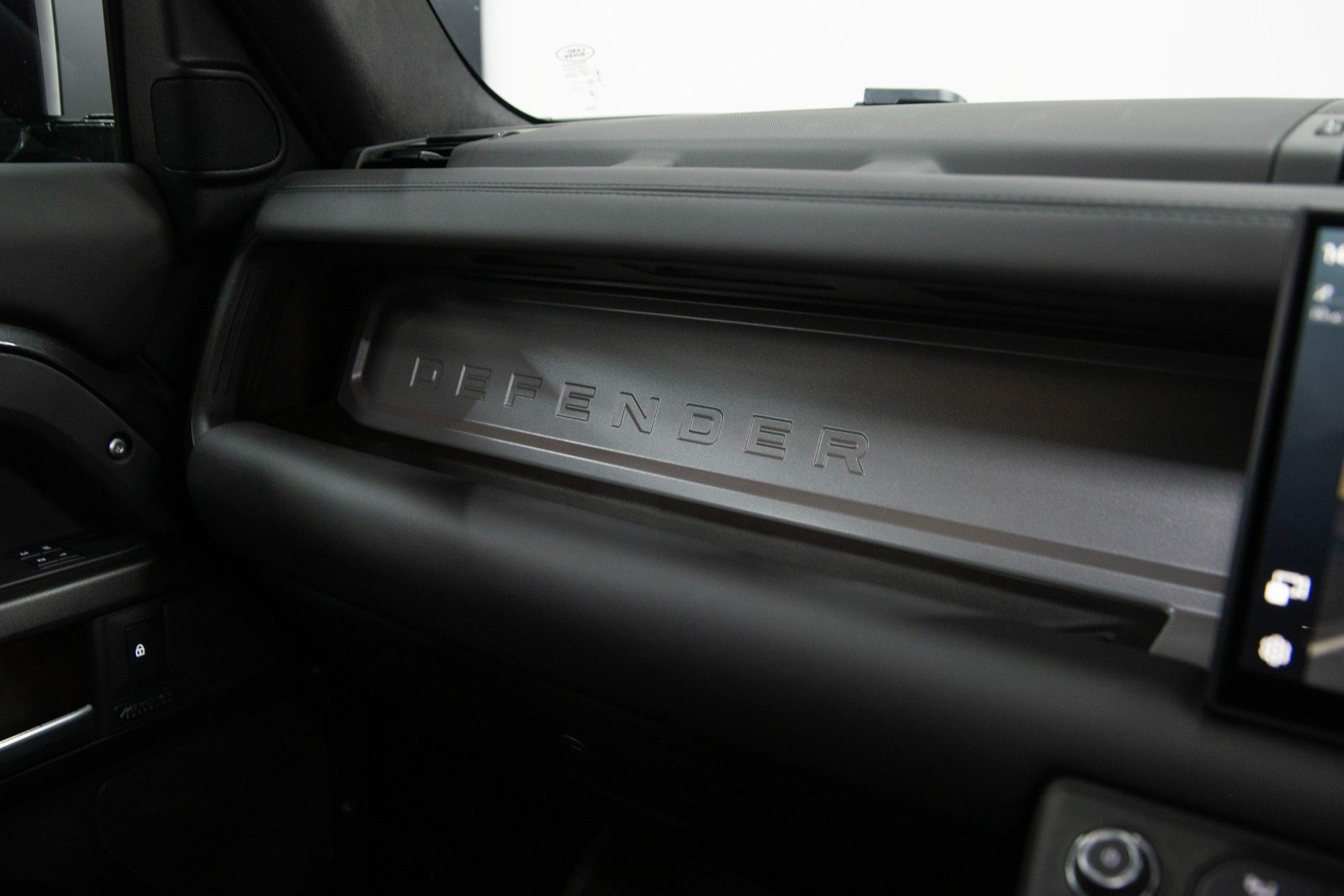 USED 2025 25 LAND ROVER DEFENDER 110 5.0 P425 V8 X SUV 5dr Petrol Auto 4WD Euro 6 (s/s) (425 ps) 