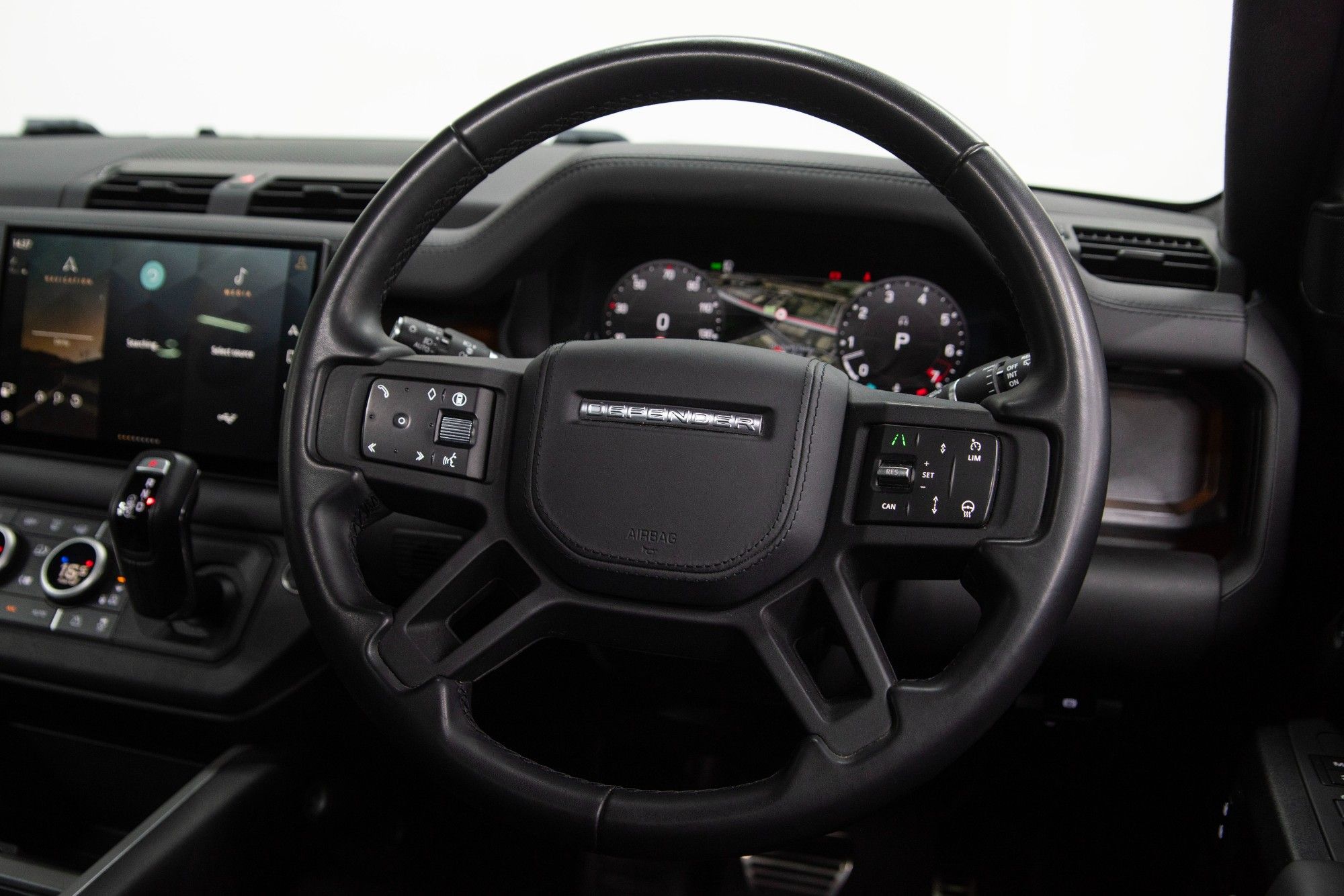 USED 2025 25 LAND ROVER DEFENDER 110 5.0 P425 V8 X SUV 5dr Petrol Auto 4WD Euro 6 (s/s) (425 ps) 