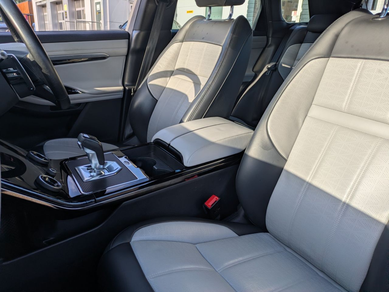 2021 LAND ROVER RANGE ROVER EVOQUE 1.5 P300e 12.2kWh R-Dynamic HSE SUV 5dr Petrol Plug-in Hybrid Auto 4WD Euro - vehicle photo 10 for sale on PureCar