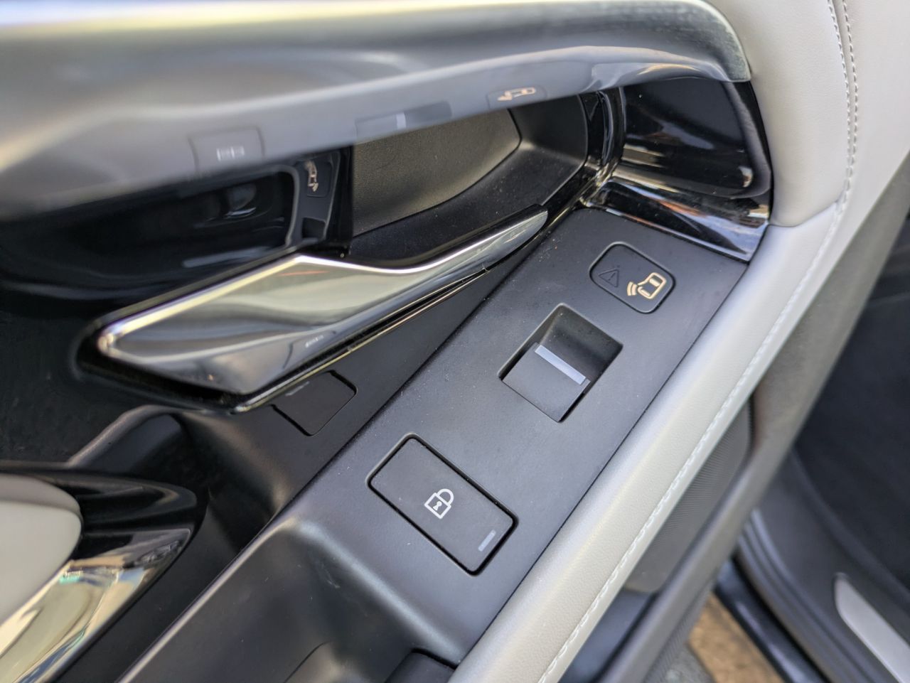 2021 LAND ROVER RANGE ROVER EVOQUE 1.5 P300e 12.2kWh R-Dynamic HSE SUV 5dr Petrol Plug-in Hybrid Auto 4WD Euro - vehicle photo 12 for sale on PureCar