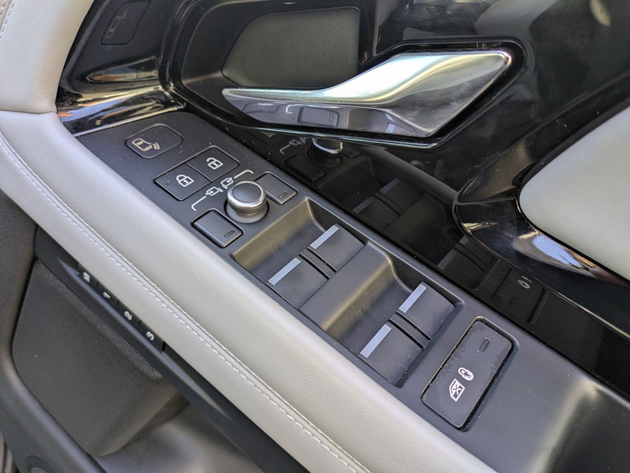 2021 LAND ROVER RANGE ROVER EVOQUE 1.5 P300e 12.2kWh R-Dynamic HSE SUV 5dr Petrol Plug-in Hybrid Auto 4WD Euro - vehicle photo 23 for sale on PureCar