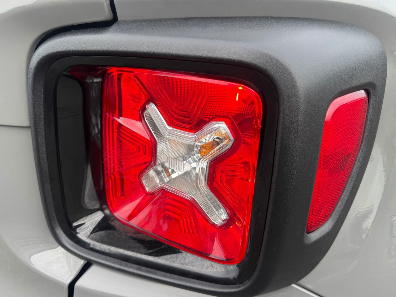 2019 JEEP RENEGADE 1.3 GSE T4 Night Eagle SUV 5dr Petrol DDCT Euro 6 (s/s) (150 ps) - vehicle photo 11 for sale on PureCar