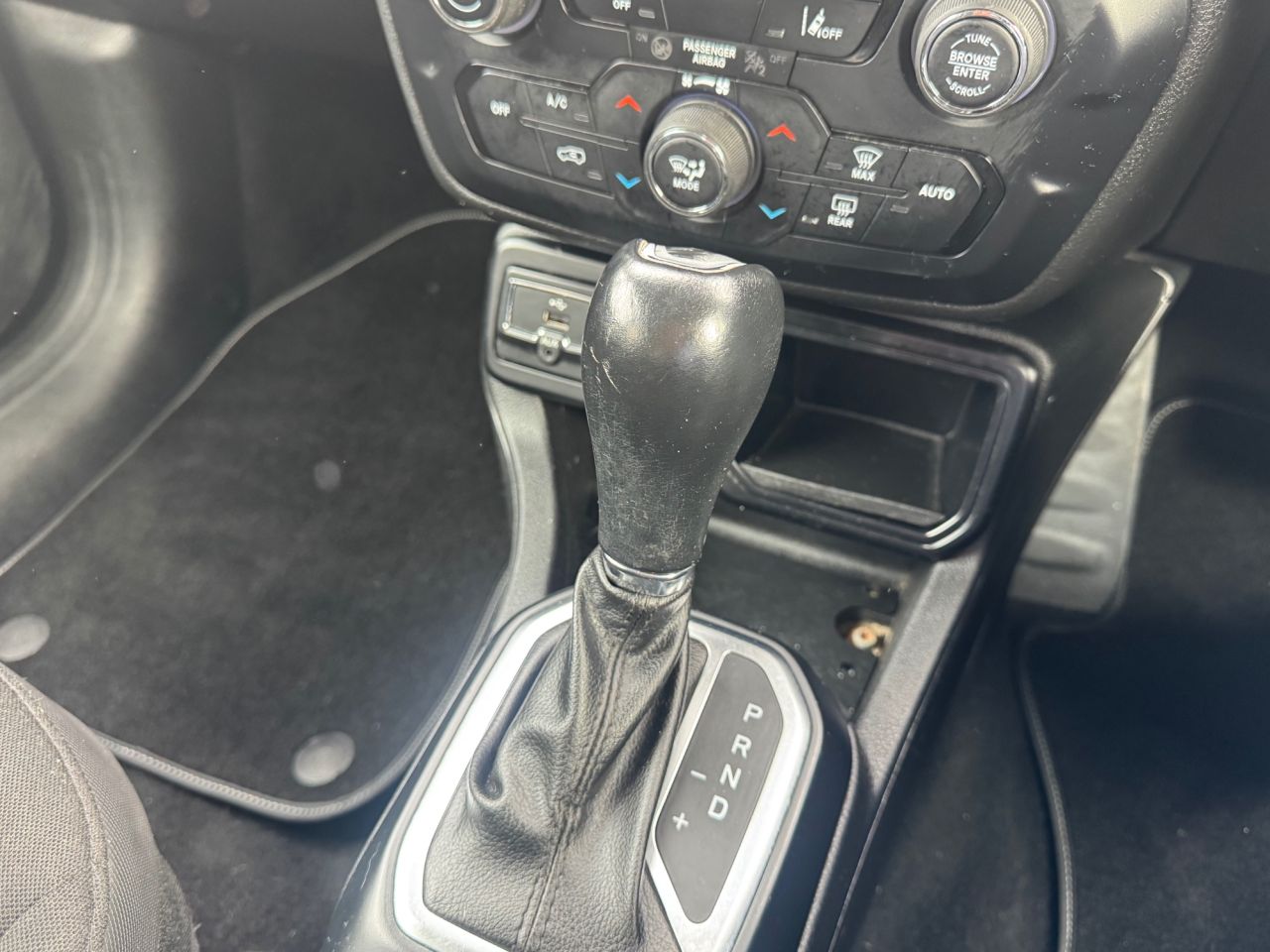 2019 JEEP RENEGADE 1.3 GSE T4 Night Eagle SUV 5dr Petrol DDCT Euro 6 (s/s) (150 ps) - vehicle photo 25 for sale on PureCar