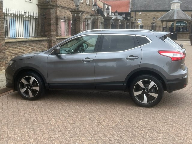 View our NISSAN QASHQAI