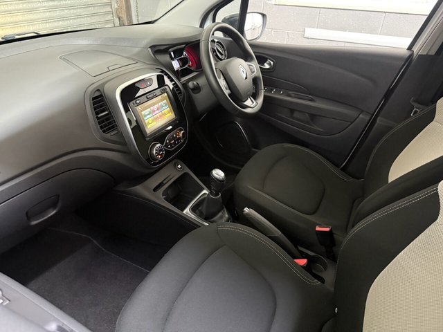 View our RENAULT CAPTUR