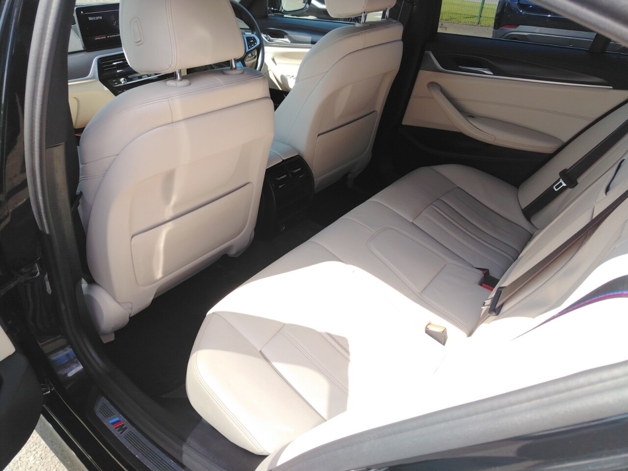 2022 BMW 5 SERIES 2.0 520d MHT M Sport Saloon 4dr Diesel Hybrid Steptronic Euro 6 (s/s) (190 - vehicle photo 19 for sale on PureCar