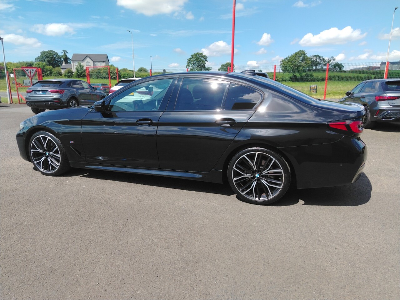 2022 BMW 5 SERIES 2.0 520d MHT M Sport Saloon 4dr Diesel Hybrid Steptronic Euro 6 (s/s) (190 - vehicle photo 27 for sale on PureCar