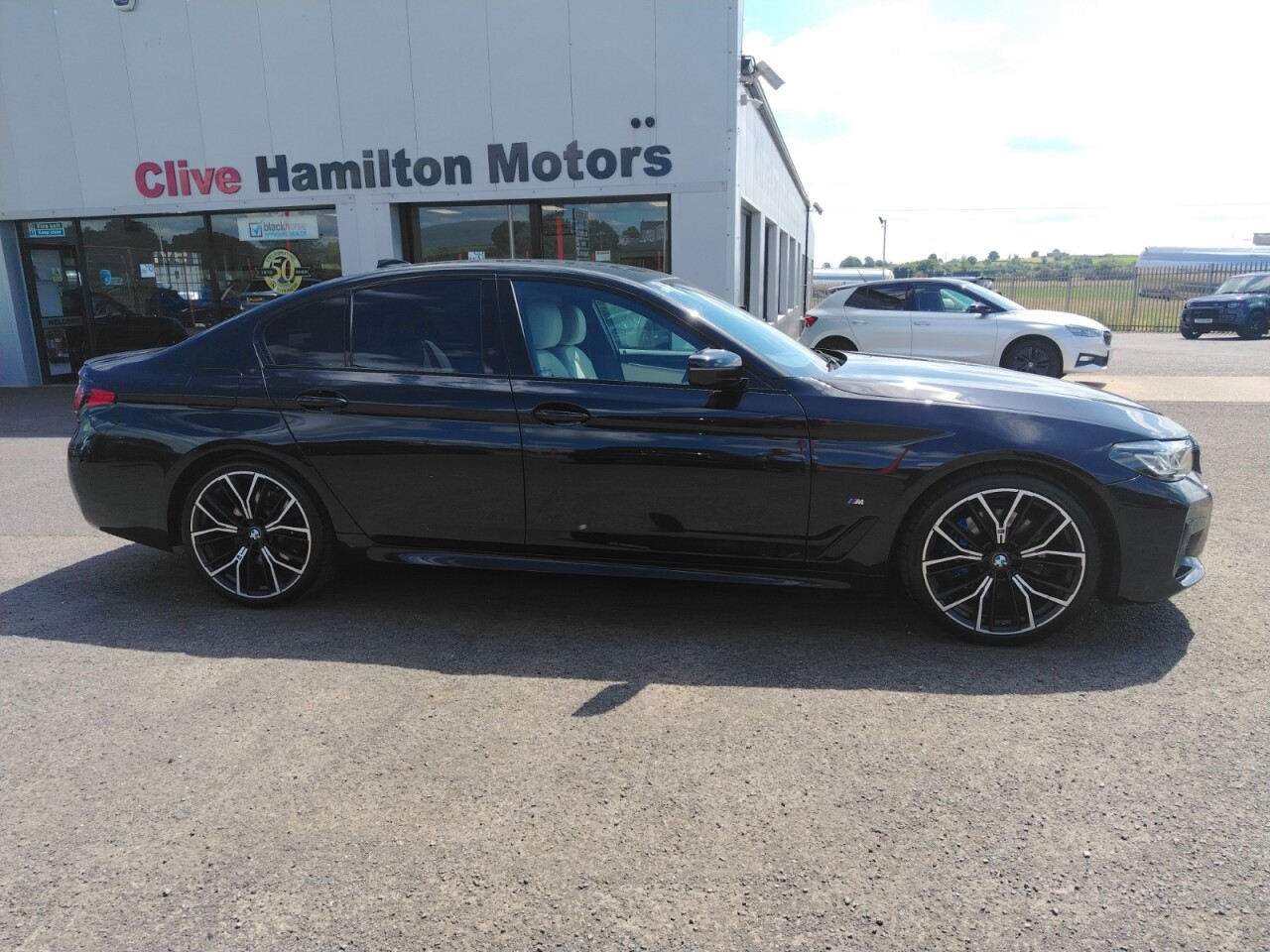 2022 BMW 5 SERIES 2.0 520d MHT M Sport Saloon 4dr Diesel Hybrid Steptronic Euro 6 (s/s) (190 - vehicle photo 31 for sale on PureCar