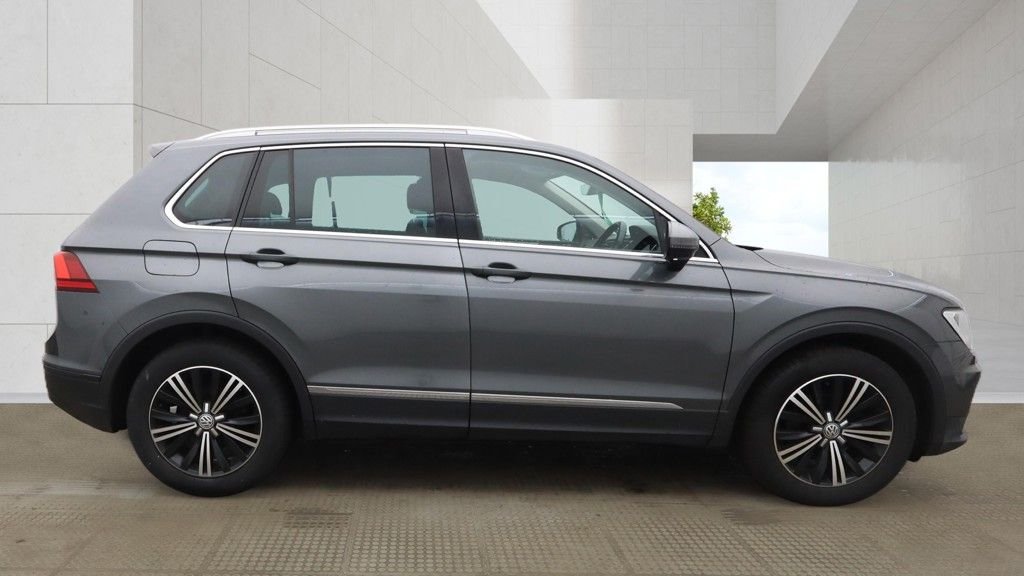 USED 2017 17 VOLKSWAGEN TIGUAN 2.0 TDI BlueMotion Tech SE SUV 5dr Diesel Manual Euro 6 (s/s) (150 ps) SERVICE HISTORY + 2 KEYS