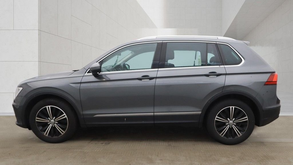 USED 2017 17 VOLKSWAGEN TIGUAN 2.0 TDI BlueMotion Tech SE SUV 5dr Diesel Manual Euro 6 (s/s) (150 ps) SERVICE HISTORY + 2 KEYS