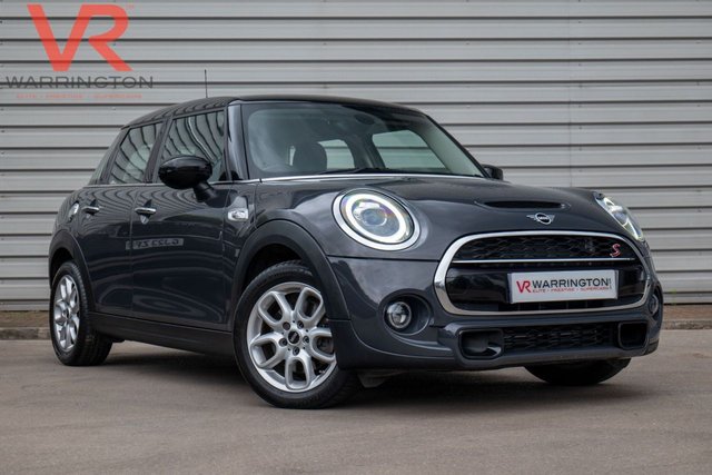 View our MINI Hatch 2.0 Cooper S Classic Hatchback 5dr Petrol Manual Euro 6 (s/s) (192 ps)