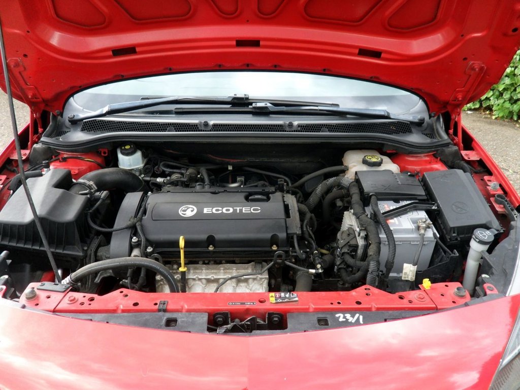 USED 2015 15 VAUXHALL ASTRA 1.6i Tech Line GT Hatchback 5dr Petrol Manual Euro 6 (115 ps) Power Red Air Con Full History