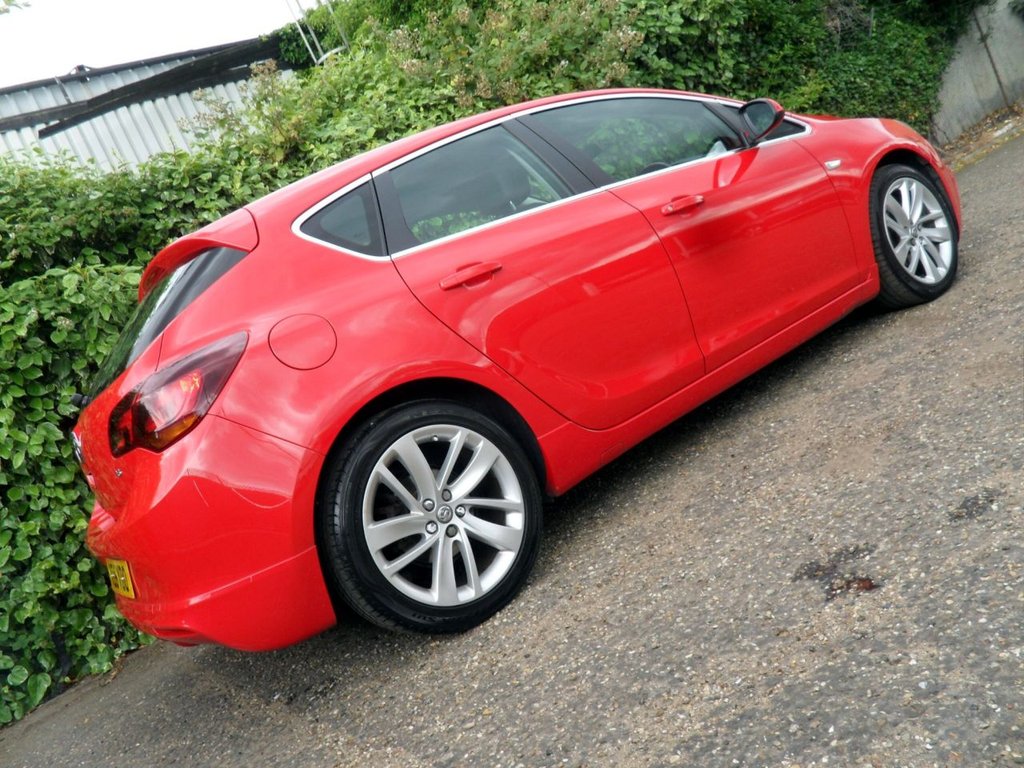 USED 2015 15 VAUXHALL ASTRA 1.6i Tech Line GT Hatchback 5dr Petrol Manual Euro 6 (115 ps) Power Red Air Con Full History