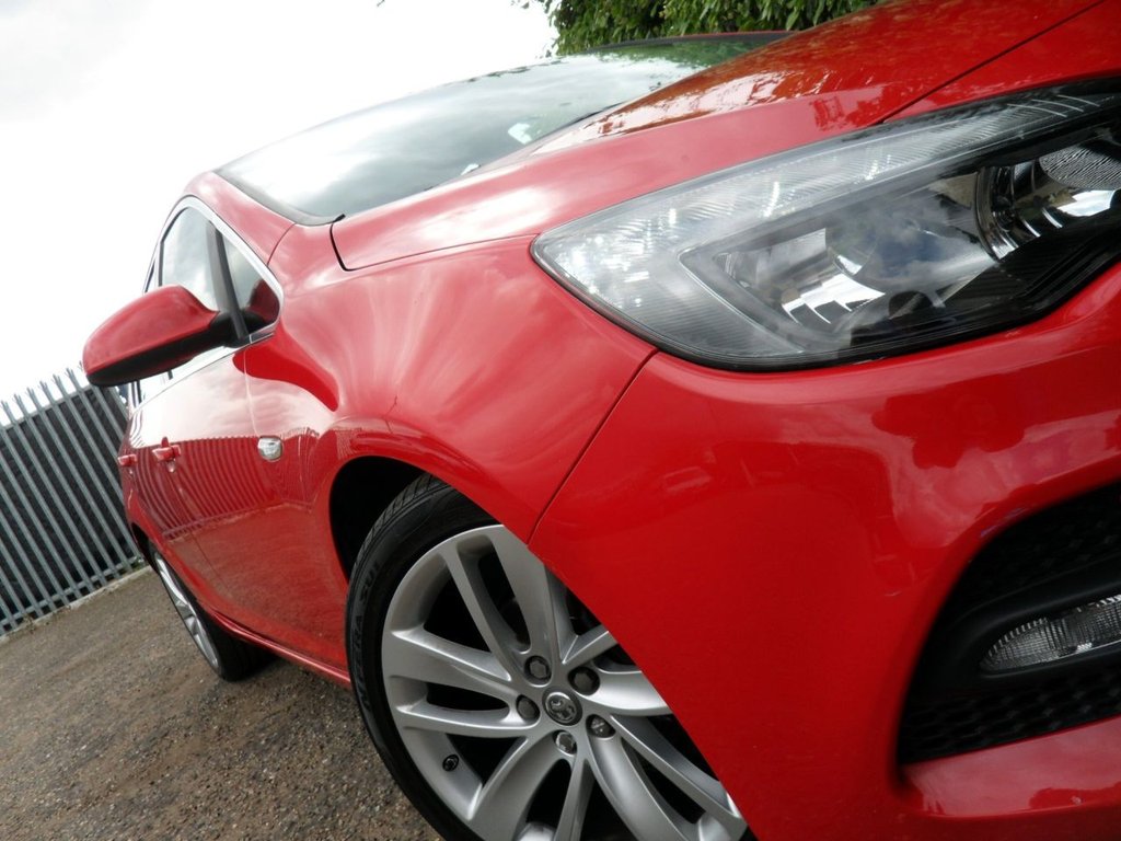 USED 2015 15 VAUXHALL ASTRA 1.6i Tech Line GT Hatchback 5dr Petrol Manual Euro 6 (115 ps) Power Red Air Con Full History
