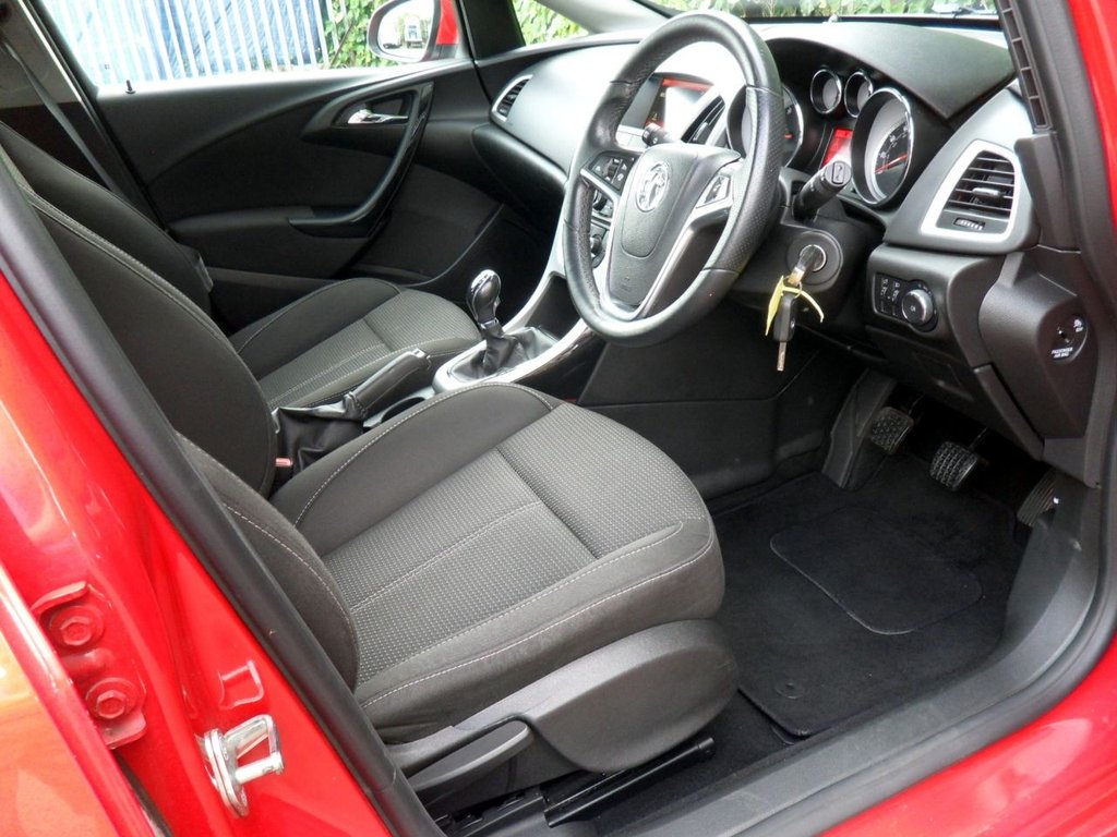 USED 2015 15 VAUXHALL ASTRA 1.6i Tech Line GT Hatchback 5dr Petrol Manual Euro 6 (115 ps) Power Red Air Con Full History