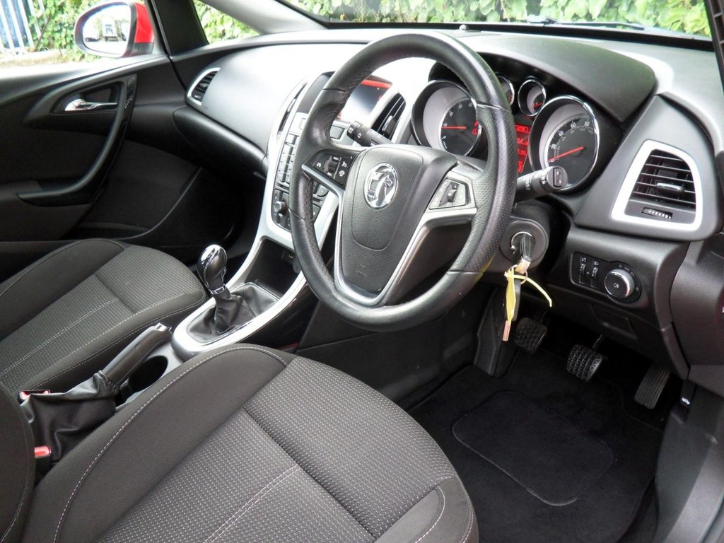 USED 2015 15 VAUXHALL ASTRA 1.6i Tech Line GT Hatchback 5dr Petrol Manual Euro 6 (115 ps) Power Red Air Con Full History