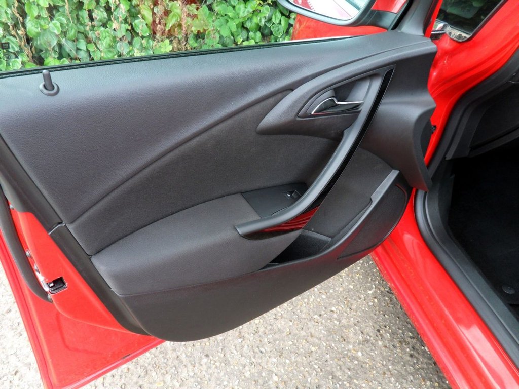 USED 2015 15 VAUXHALL ASTRA 1.6i Tech Line GT Hatchback 5dr Petrol Manual Euro 6 (115 ps) Power Red Air Con Full History