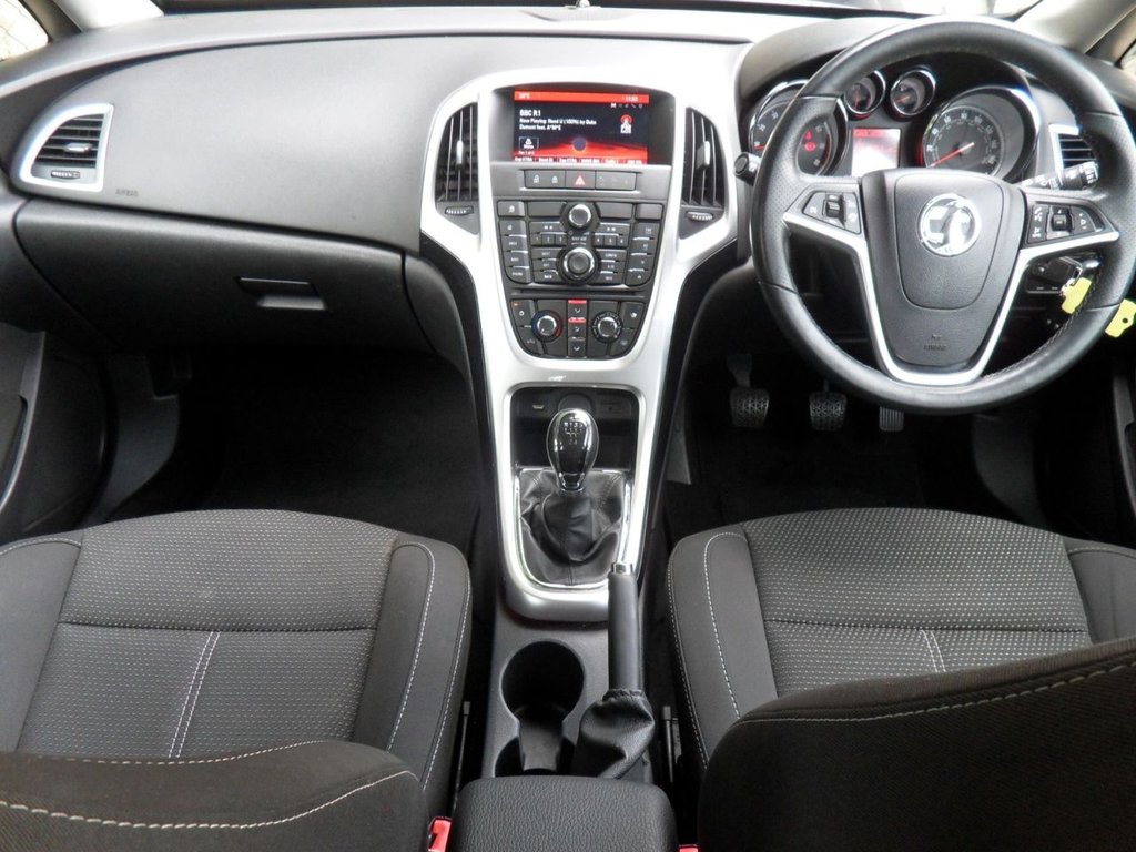 USED 2015 15 VAUXHALL ASTRA 1.6i Tech Line GT Hatchback 5dr Petrol Manual Euro 6 (115 ps) Power Red Air Con Full History