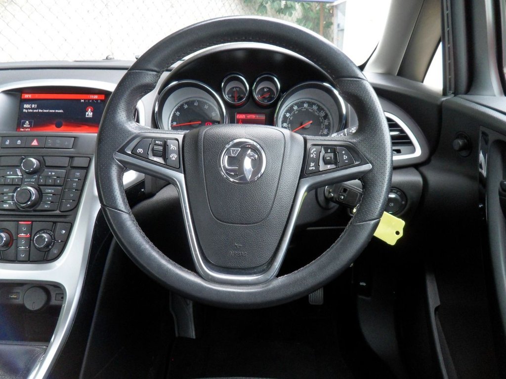USED 2015 15 VAUXHALL ASTRA 1.6i Tech Line GT Hatchback 5dr Petrol Manual Euro 6 (115 ps) Power Red Air Con Full History