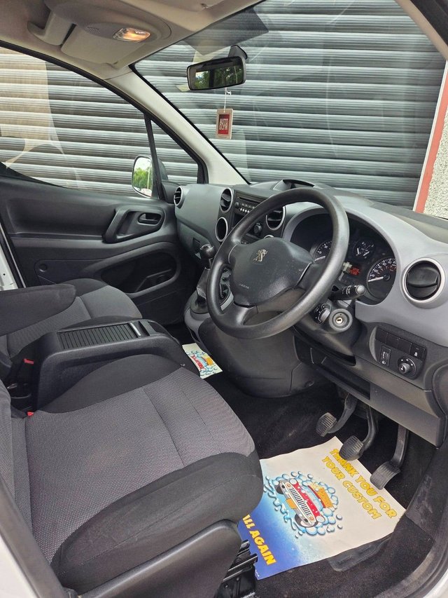 View our PEUGEOT PARTNER