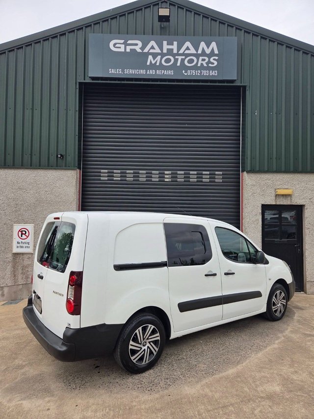View our PEUGEOT PARTNER