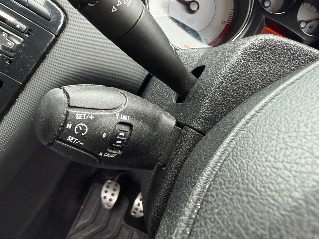 2013 Peugeot 308 thumbnail 13