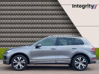 USED 2014 63 VOLKSWAGEN TOUAREG 3.0 TDI V6 BlueMotion Tech R-Line SUV 5dr Diesel Tiptronic 4WD Euro 5 (s/s) (245 ps) 1 Owner | 12 VW Services | Tow Bar