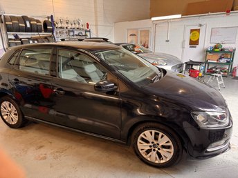 2015 VOLKSWAGEN POLO