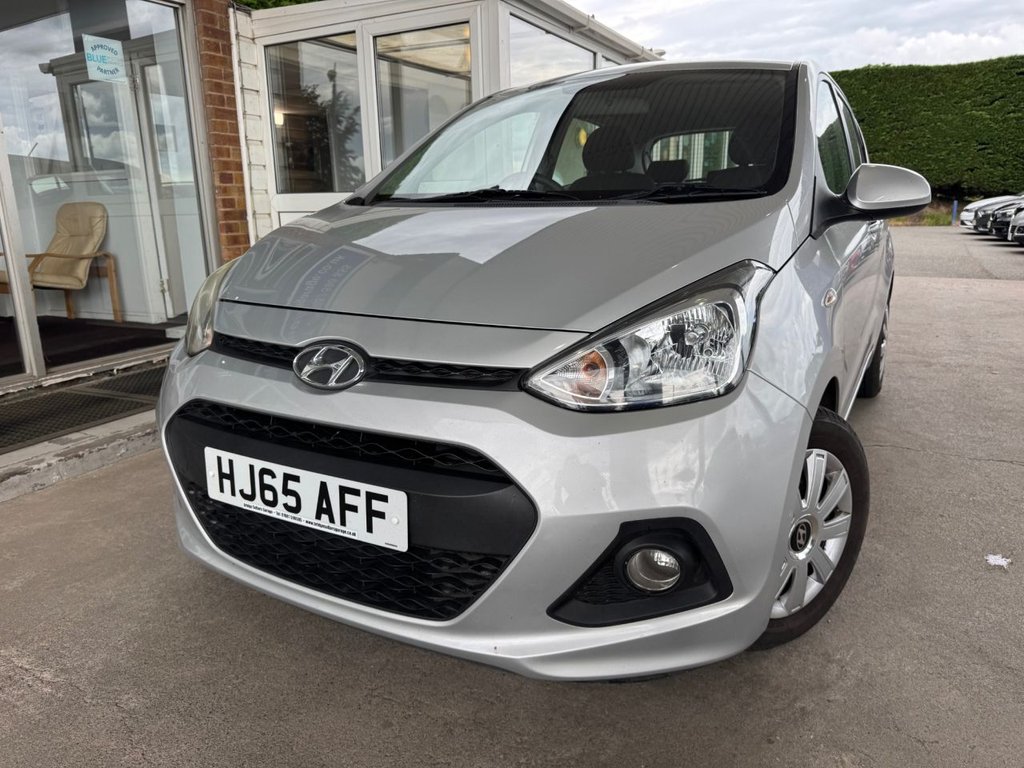 Silver 2015 Hyundai i10 Hatchback Front-wheel drive Manual
