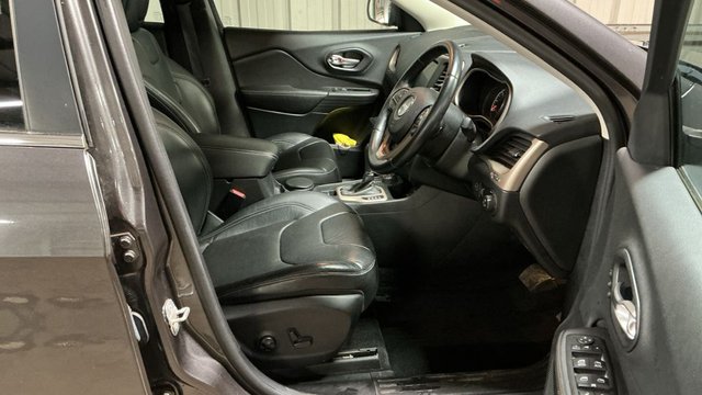 View our JEEP CHEROKEE