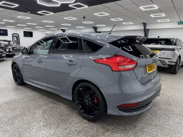 View our FORD FOCUS