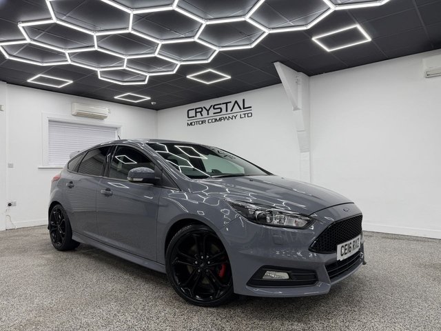 View our Ford Focus range