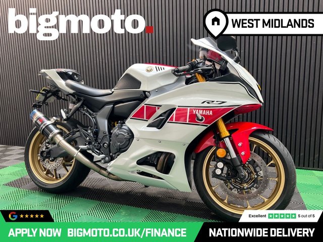 View our YAMAHA R7