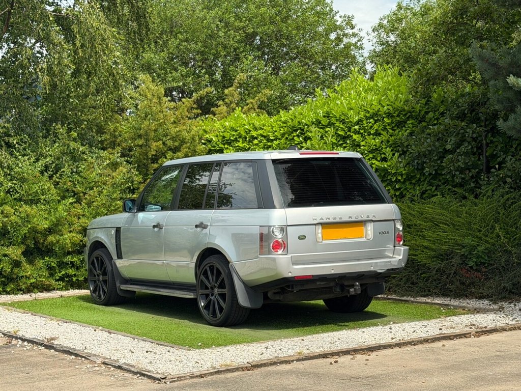 USED 2008 57 LAND ROVER RANGE ROVER 3.6 TD V8 Vogue Station Wagon 5dr Diesel Automatic (299 g/km, 272 bhp) TV, HEATED WHEEL, SUN ROOF