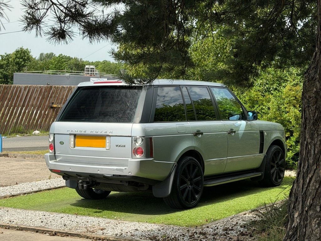 USED 2008 57 LAND ROVER RANGE ROVER 3.6 TD V8 Vogue Station Wagon 5dr Diesel Automatic (299 g/km, 272 bhp) TV, HEATED WHEEL, SUN ROOF
