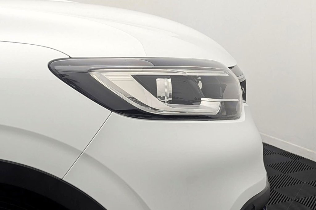 USED 2018 68 RENAULT KADJAR 1.3 TCe Dynamique S Nav SUV 5dr Petrol Manual Euro 6 (s/s) (140 ps) Sat Nav, 19" Alloys, Sensors