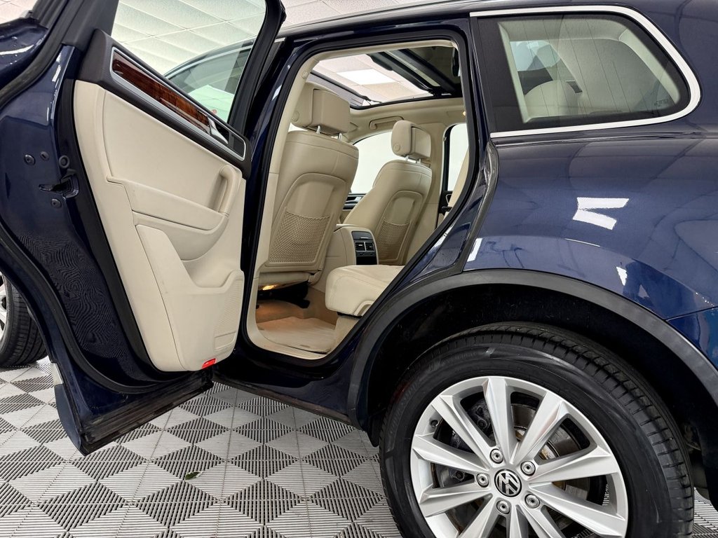 USED 2012 12 VOLKSWAGEN TOUAREG 3.0 TDI V6 BlueMotion Tech SE SUV 5dr Diesel Tiptronic 4WD Euro 5 (s/s) (245 ps) 