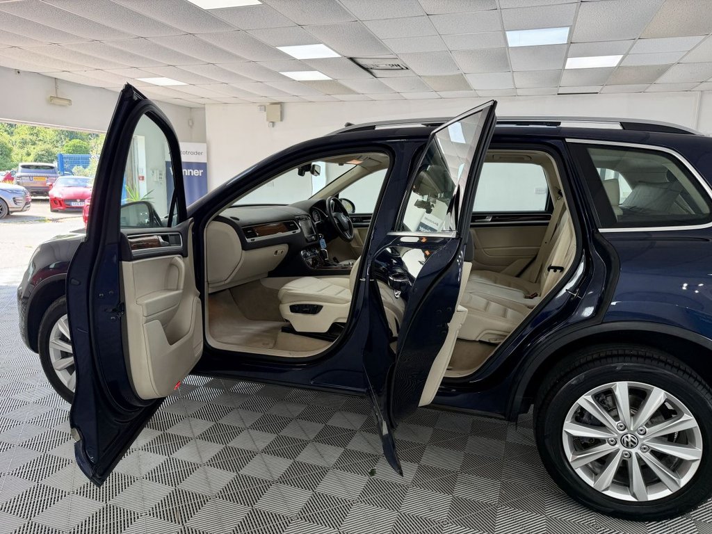 USED 2012 12 VOLKSWAGEN TOUAREG 3.0 TDI V6 BlueMotion Tech SE SUV 5dr Diesel Tiptronic 4WD Euro 5 (s/s) (245 ps) 