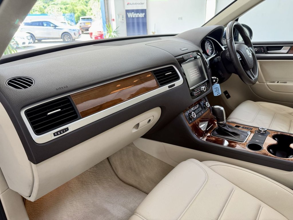 USED 2012 12 VOLKSWAGEN TOUAREG 3.0 TDI V6 BlueMotion Tech SE SUV 5dr Diesel Tiptronic 4WD Euro 5 (s/s) (245 ps) 