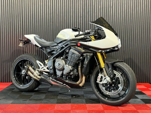 View our TRIUMPH SPEED TRIPLE 1200