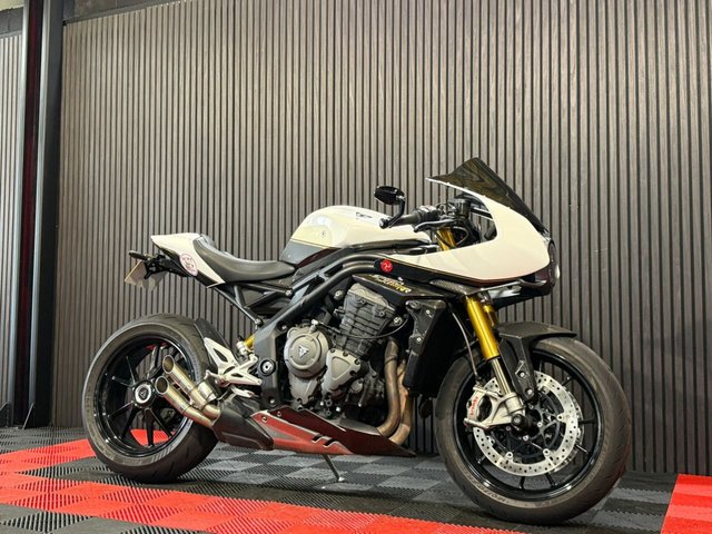 View our TRIUMPH SPEED TRIPLE 1200