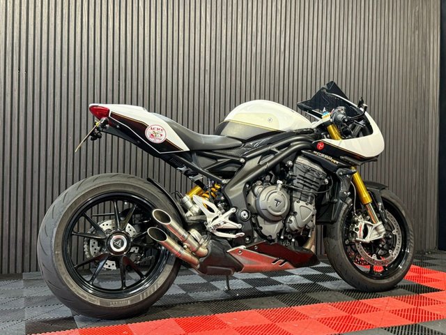 View our TRIUMPH SPEED TRIPLE 1200