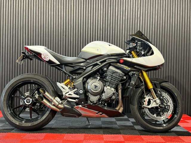 View our TRIUMPH SPEED TRIPLE 1200