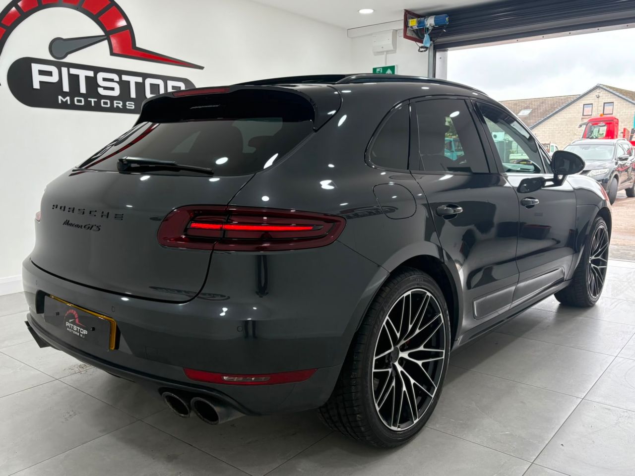 2016 PORSCHE MACAN 3.0T V6 GTS SUV 5dr Petrol PDK 4WD Euro 6 (s/s) (360 ps) - vehicle photo 14 for sale on PureCar