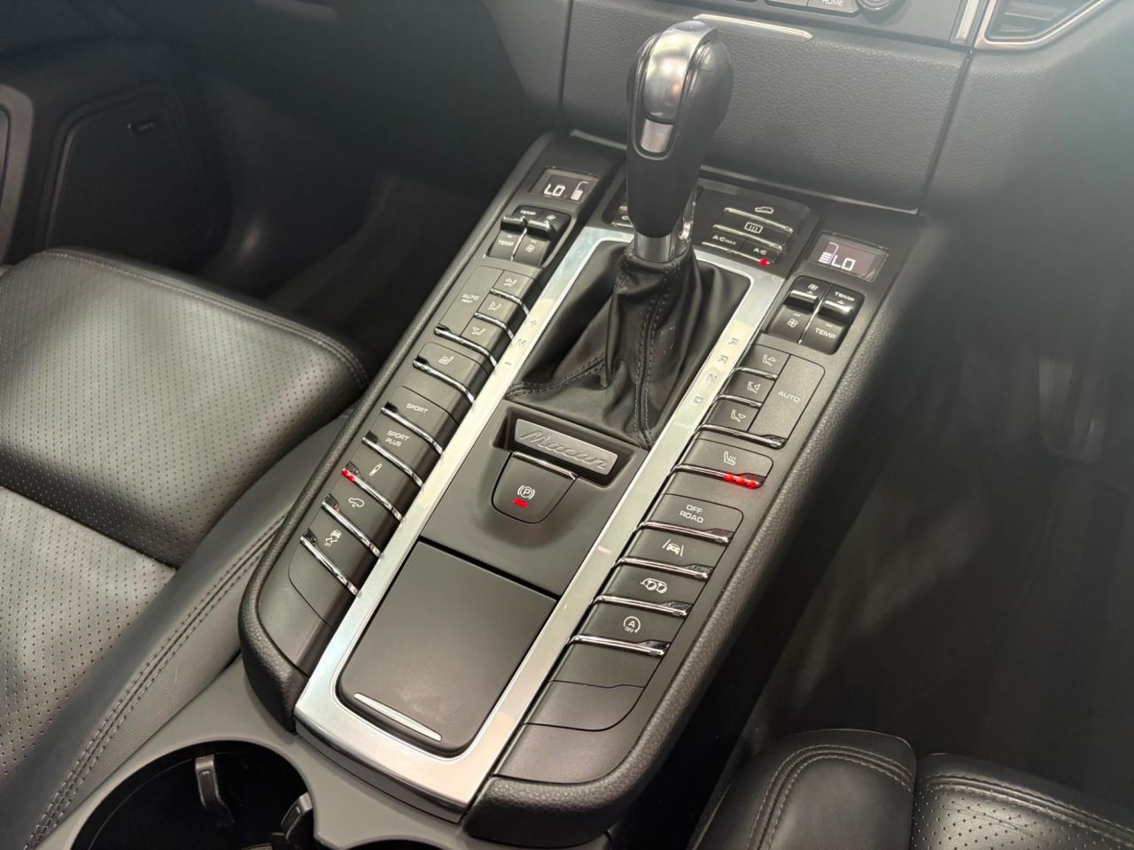 2016 PORSCHE MACAN 3.0T V6 GTS SUV 5dr Petrol PDK 4WD Euro 6 (s/s) (360 ps) - vehicle photo 47 for sale on PureCar