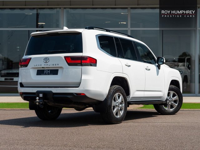 View our TOYOTA LAND CRUISER