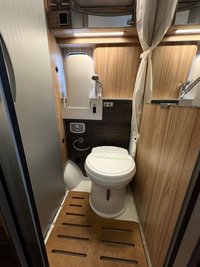 USED 2018 18 HYMER YOSEMITE POPTOP 4 BERTH - 4 BELT 