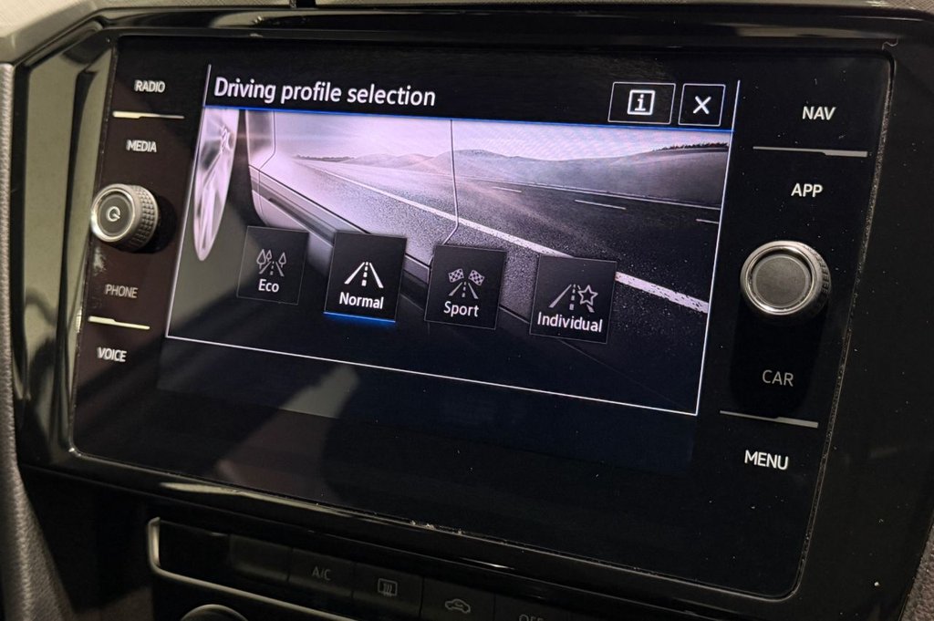 USED 2021 21 VOLKSWAGEN PASSAT 2.0 TDI EVO SE Nav Estate 5dr Diesel DSG Euro 6 (s/s) (150 ps) 